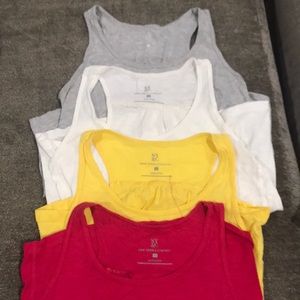 Set of 4 tank tops